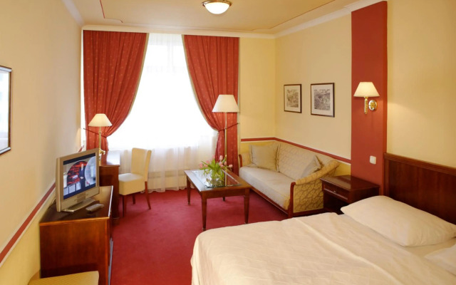Hotel Embassy
