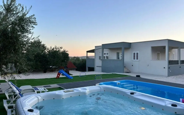 Bright and Tranquil Holiday Home With Pool