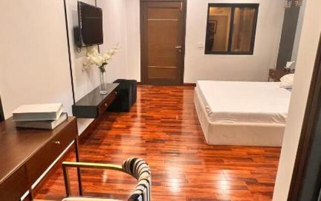 Grand Atrium Designer Apartment