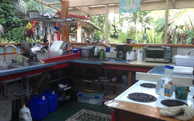 Hedonisia Hawaii Eco-Hostel Community