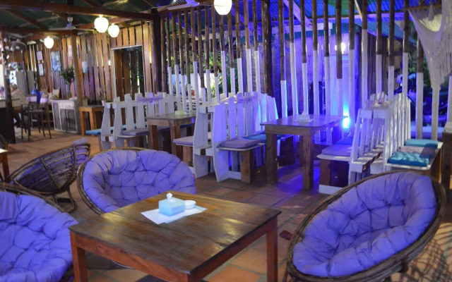 Laluna Bungalows & Restaurant