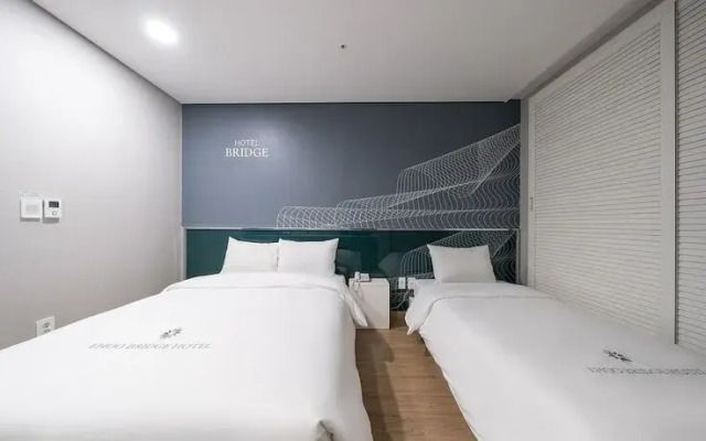 Yeongdeungpo Hotel Bridge