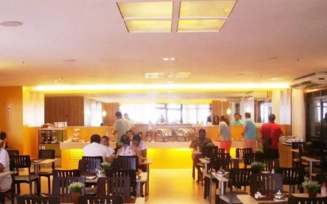 Flats Iate Plaza