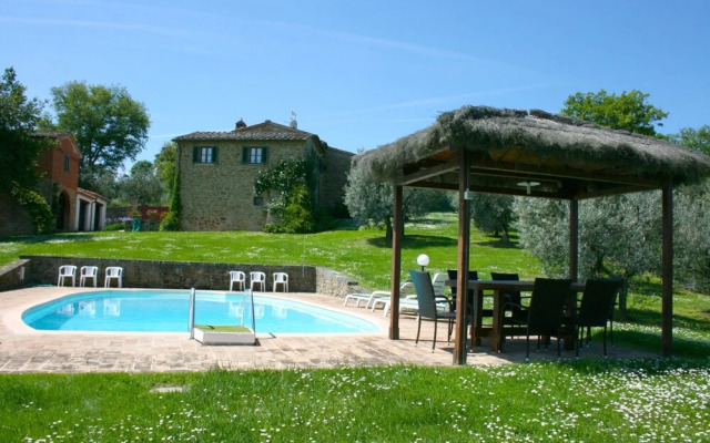 Wonderful private villa with WIFI, private pool, TV, pets allowed and parking, close to Arezzo