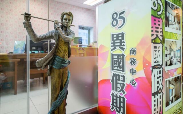 85 Happy Holiday