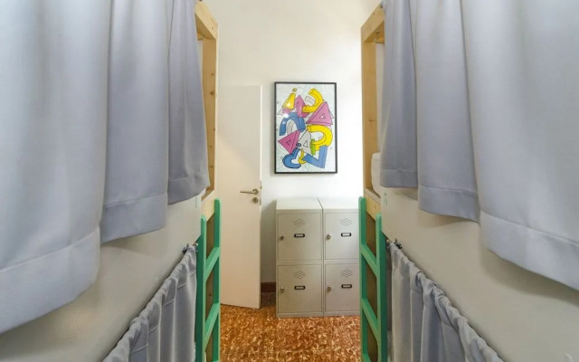 La Fabrica Urban Hostel