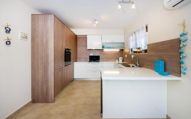 Aquamarine Deluxe Penthouse Apartment