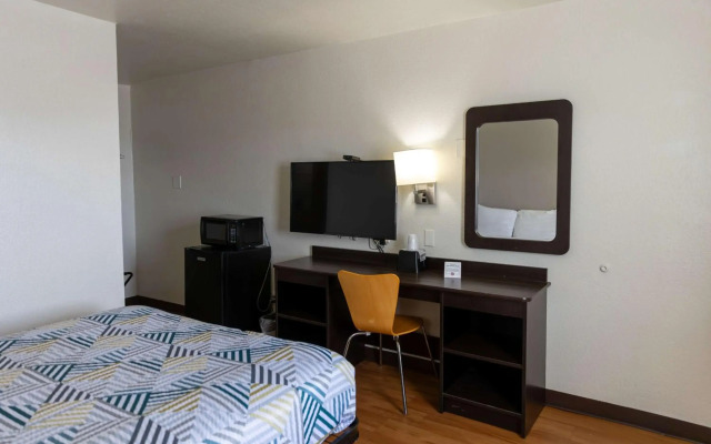 Motel 6 Lufkin, TX