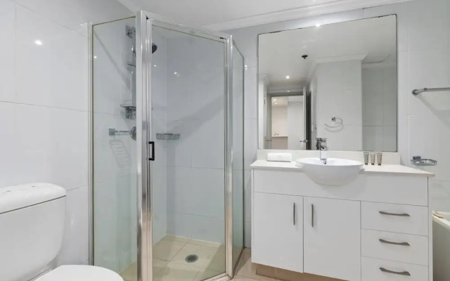 Inner-city Stay With Pool and Gym Access – Bathroom – Sydney