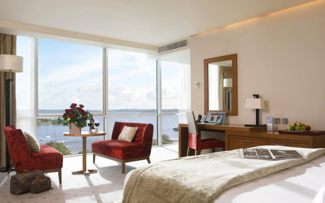 Hodson Bay Hotel