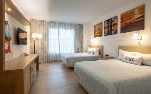 Universal Endless Summer - Dockside Inn and Suites