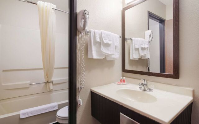 Econo Lodge Grand Forks