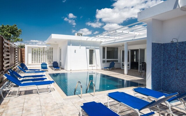 Celebrity Villa Jamie Laing