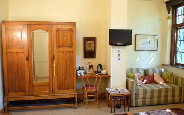 Jambo Guest House Rose Room in Green Point