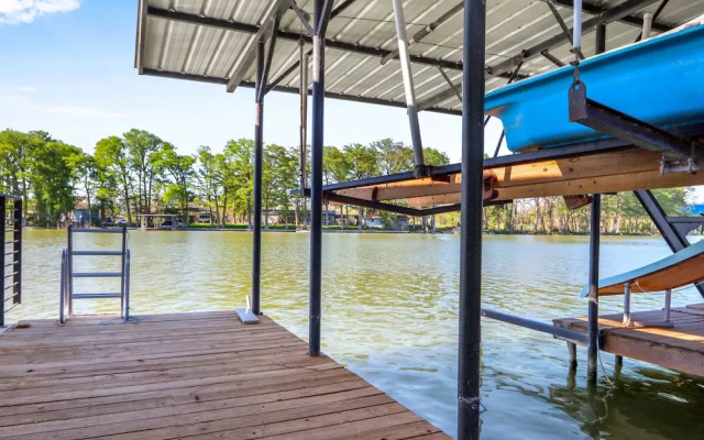 Beautiful and Relaxing Lakefront Getaway