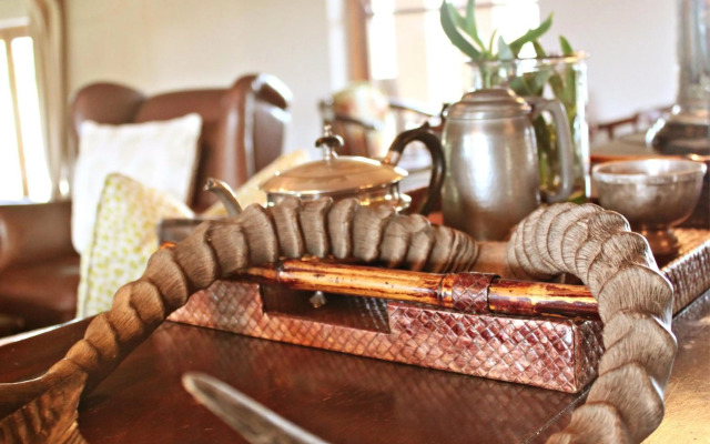 Hlosi Game Lodge - Amakhala Game Reserve