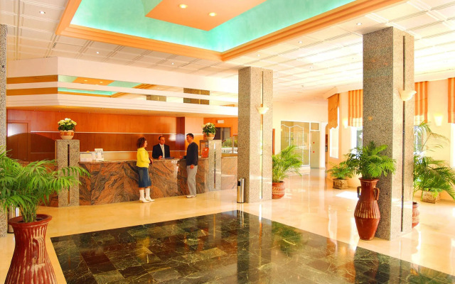 Hotel Parasol by Dorobe