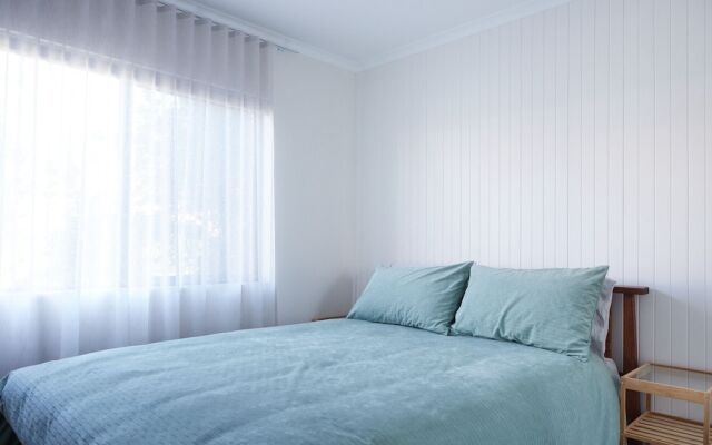 Little Palms by Burleigh Letting Co