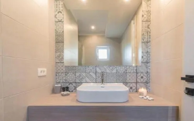 Five Bedroom Holiday Home In Kornic