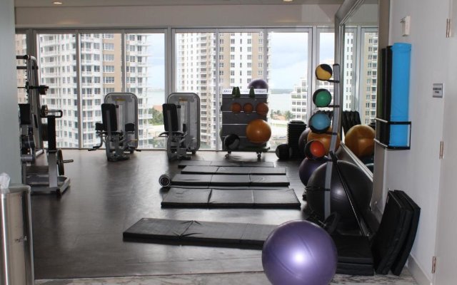 Deluxe 5 Star Condo Iconbrickell@25Th, Free Spa/Gym/Pool