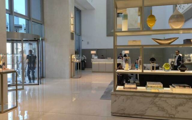 Emaar Fashion Avenue – Formerly Address Dubai Mall Four Apple