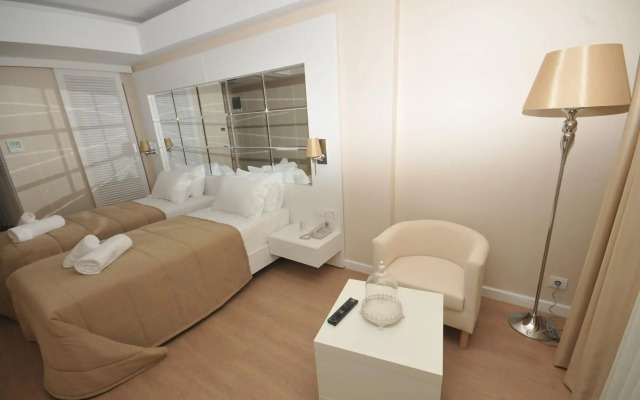 Alesta Yacht Hotel