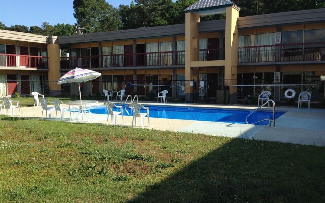 Country Hearth Inn & Suites Hotels