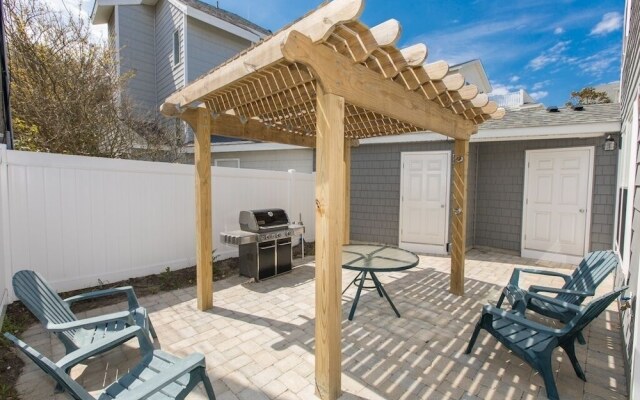 Serenity Now 4 Bedroom Condo by Redawning