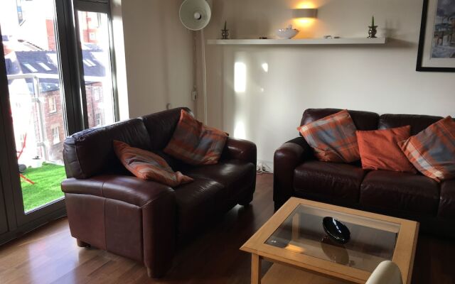 Modern 2 Bedroom Apartment City Centre
