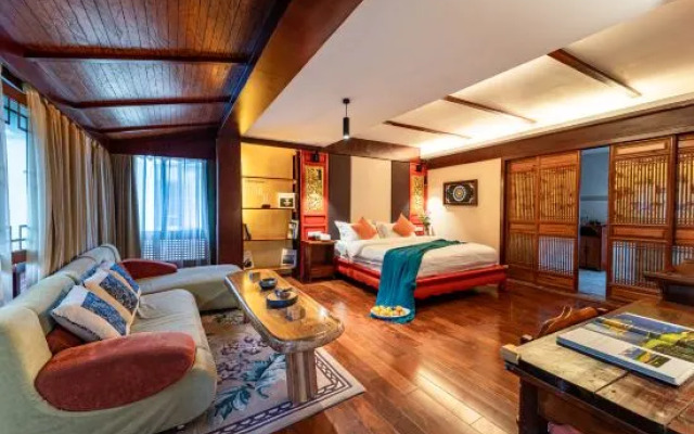 Yixing Thatched Cottage Inn (Lijiang Old Town Dashuiche Branch)