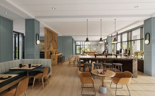 The Highlander at Radford, Tapestry Collection by Hilton