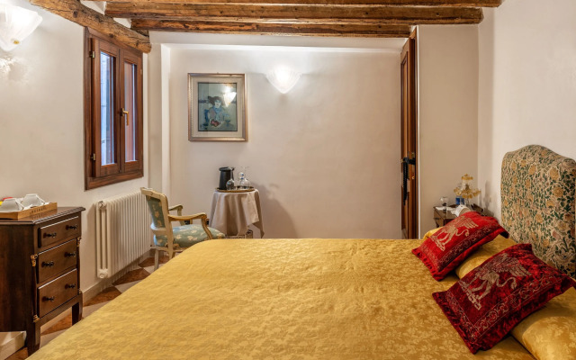 Luxury Venetian Rooms