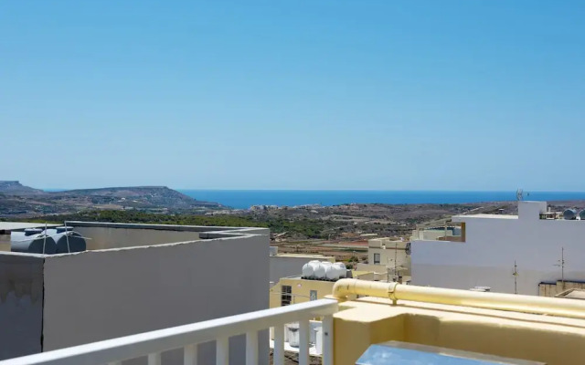Summer Breeze with Panoramic terrace by Getaways Malta