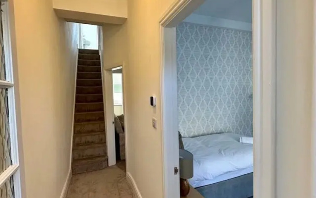 Three Bedroom Home Manchester sleeps 9