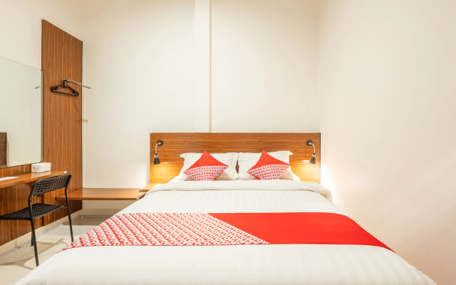 OYO Flagship 1308 Darmo Residence