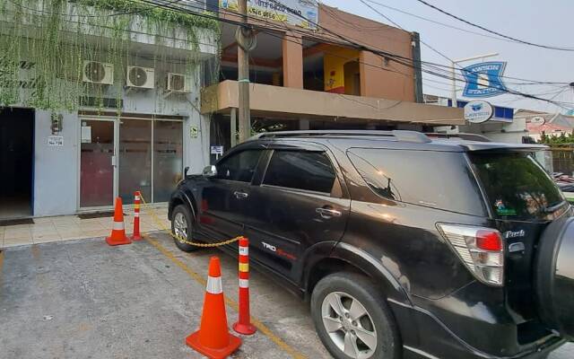 OYO 90578 Dinar Family