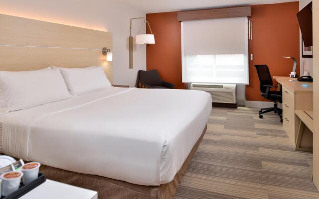 Holiday Inn Express & Suites Cincinnati - Mason by IHG