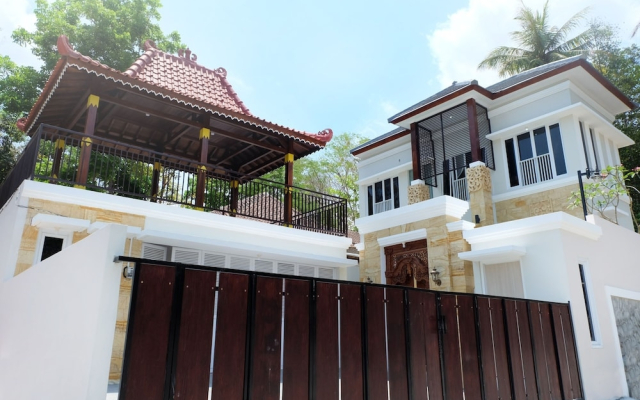Villa Jogja Grand Bale with Private Pool by Simply Homy