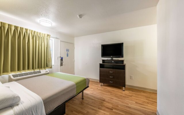 Studio 6 Monroe, LA - Hwy 165