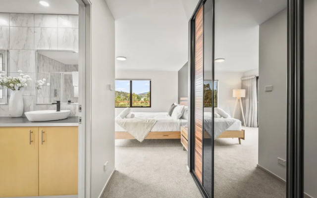 Tree Top Views - 4 Bedroom House