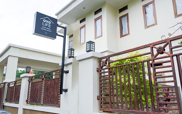 OYO Life 3451 Kost Shavero