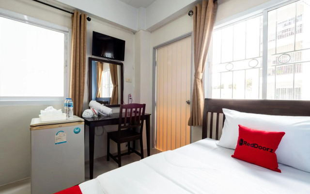 Reddoorz SI - FAH @ Bangsaen Hotel