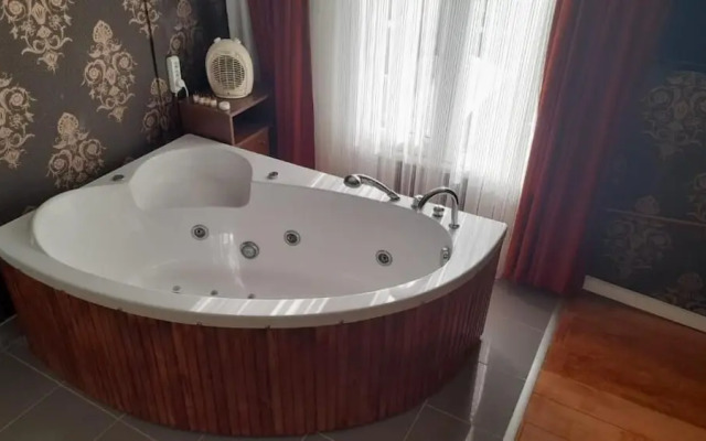 Ata Suit Hotel