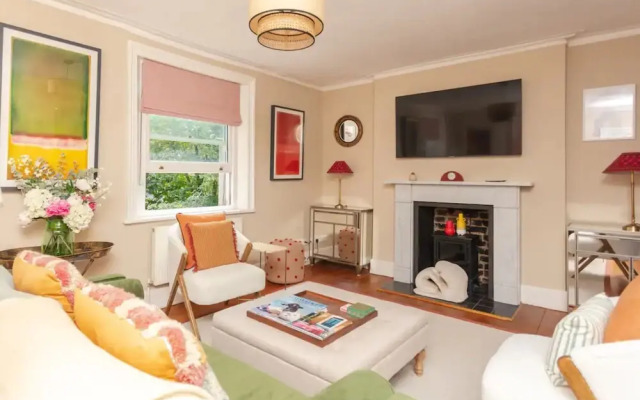 Stunning 2 Bedroom Apartment in the Heart of Chelsea