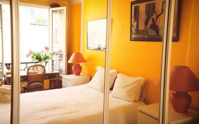 Cozy Yellow Nest Pigalle Quarters And Sacre Cœur