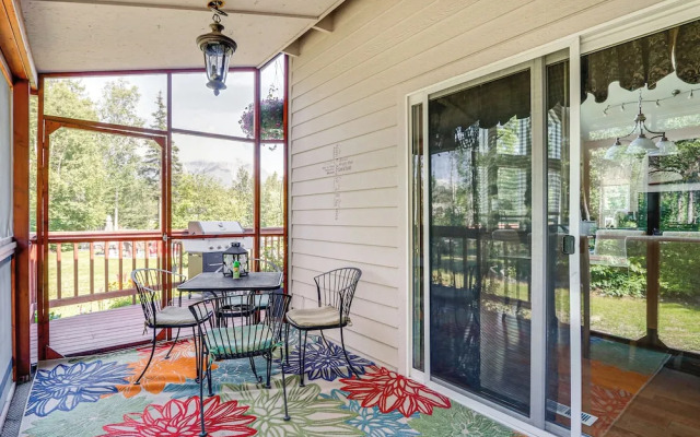 Palmer Getaway w/ Mountain Views & Fire Pit!