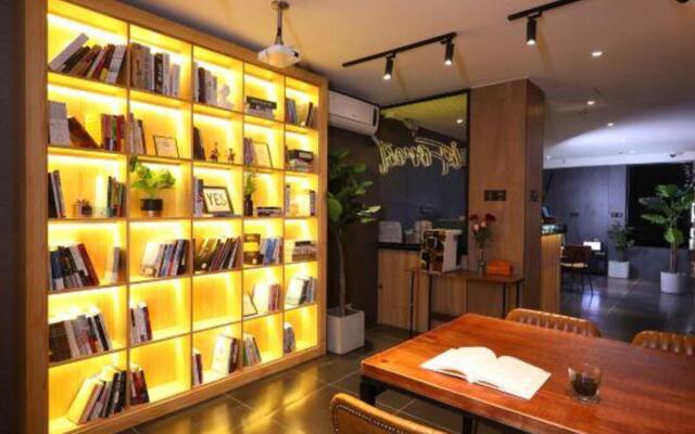 Iforest Hostel (Shanghai The Bund, People's Square Metro Station)