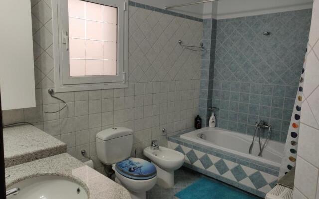 House,1000m from the beach