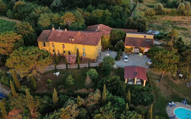 Farmhouse Living Amidst Vineyards