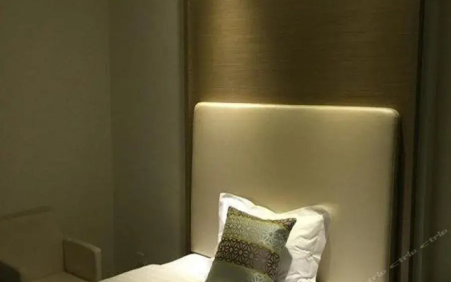 Phoenix Jinghua Hotel